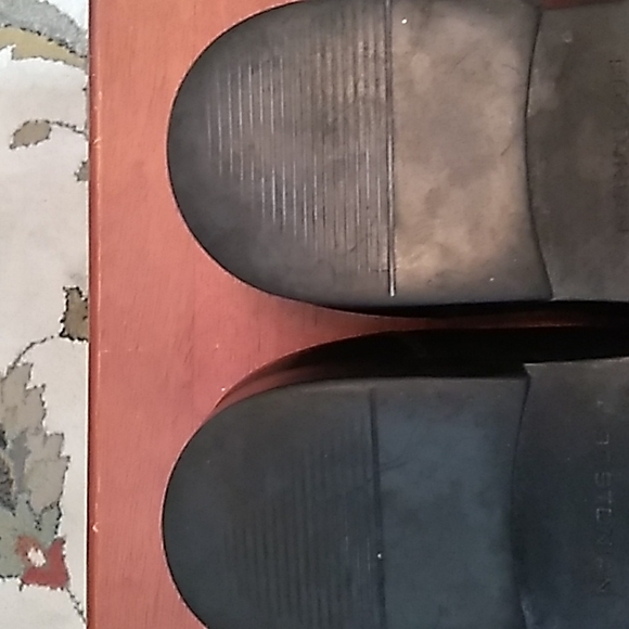 Shoes - Picture 5 of 9